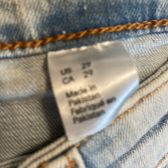 Brand New H&M Divided Skinny Fit Jeans w/ Distressed Details – 29 - Picture 5 of 5